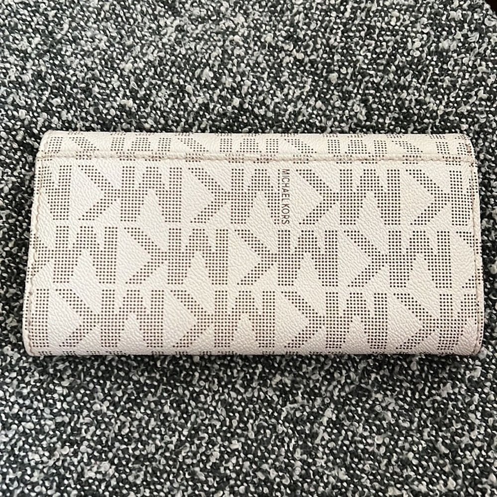 Michael Kors wallet - Picture 2 of 12